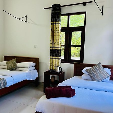 Montes Ella Bed & Breakfast Exterior foto