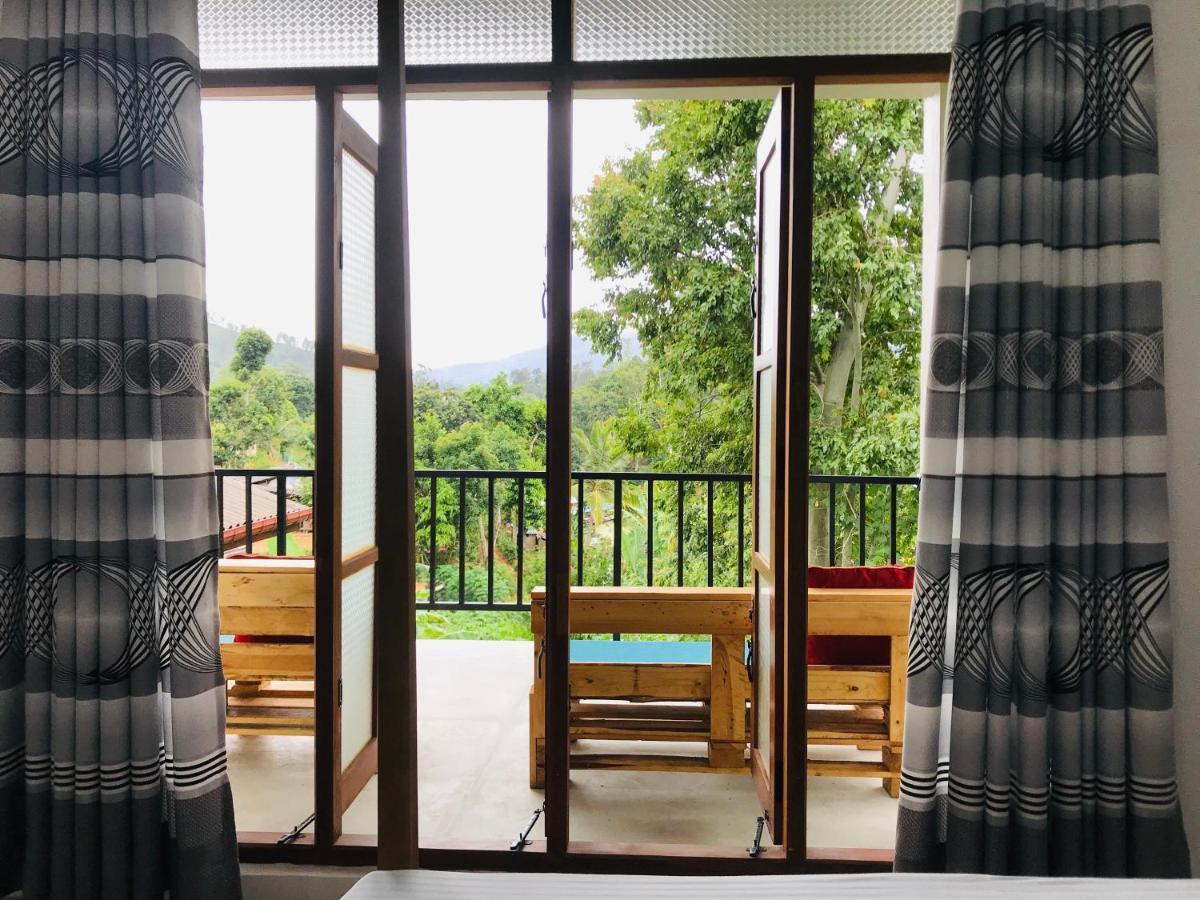 Montes Ella Bed & Breakfast Exterior foto