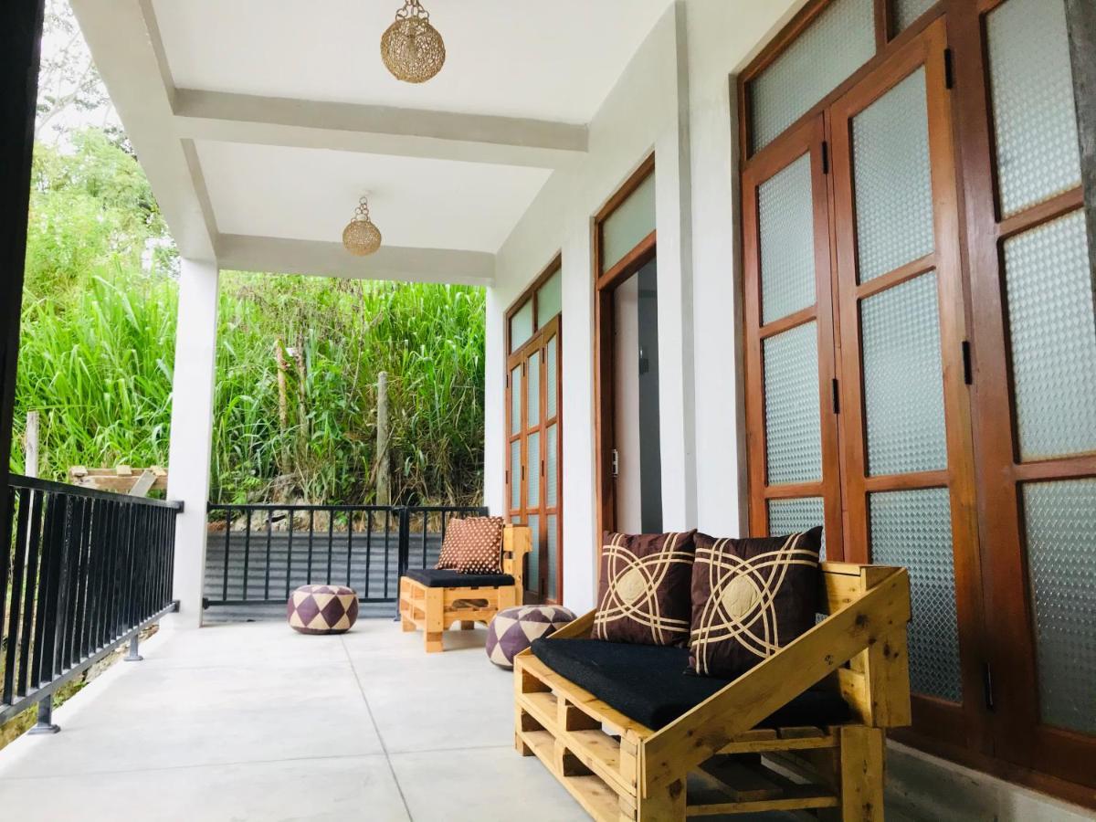 Montes Ella Bed & Breakfast Exterior foto