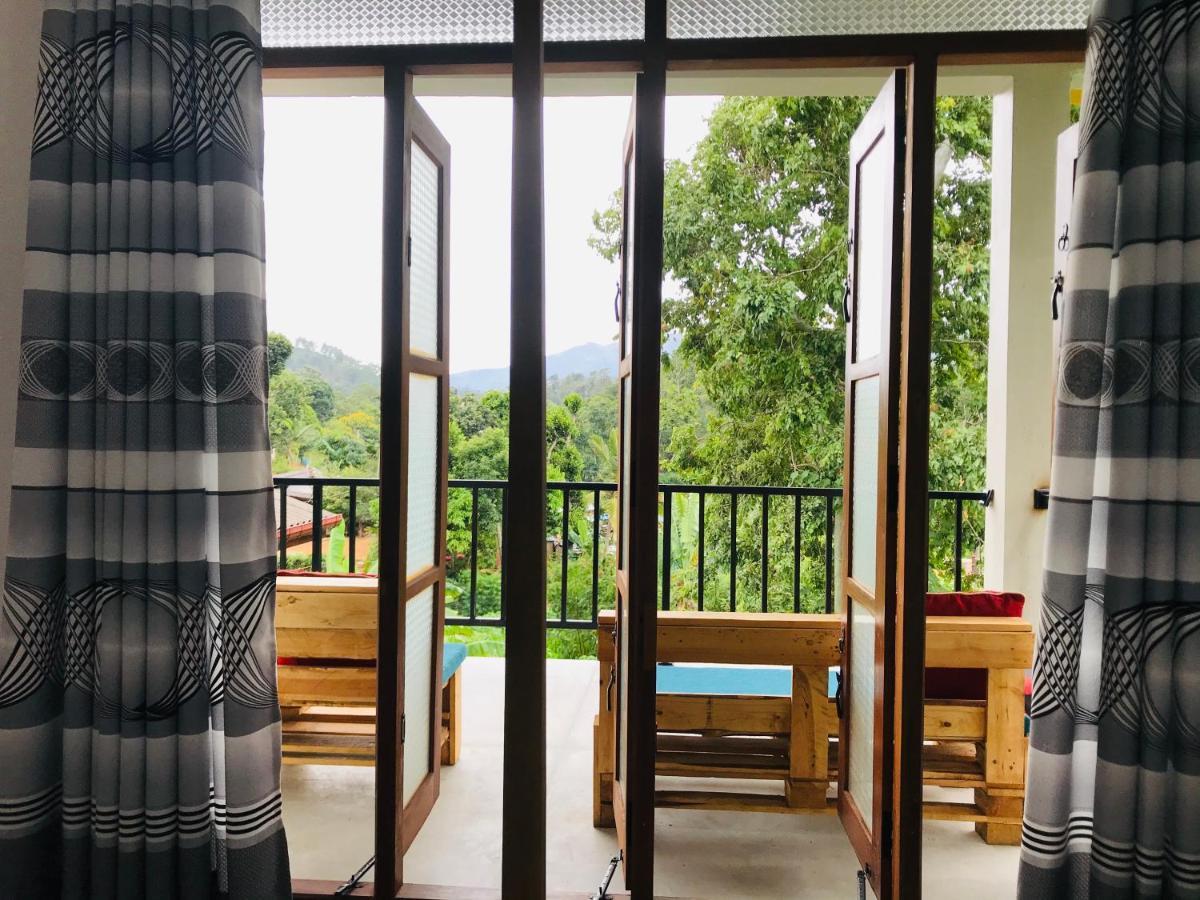 Montes Ella Bed & Breakfast Exterior foto