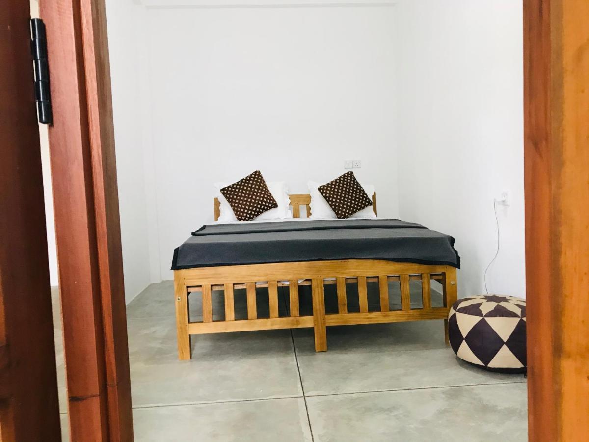 Montes Ella Bed & Breakfast Exterior foto