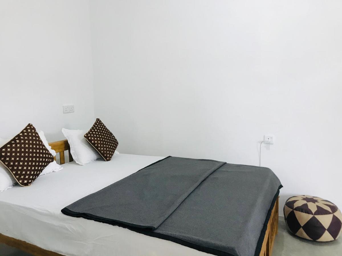 Montes Ella Bed & Breakfast Exterior foto
