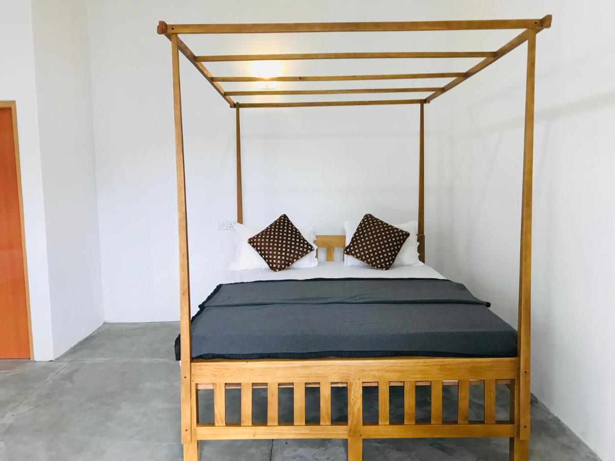 Montes Ella Bed & Breakfast Exterior foto