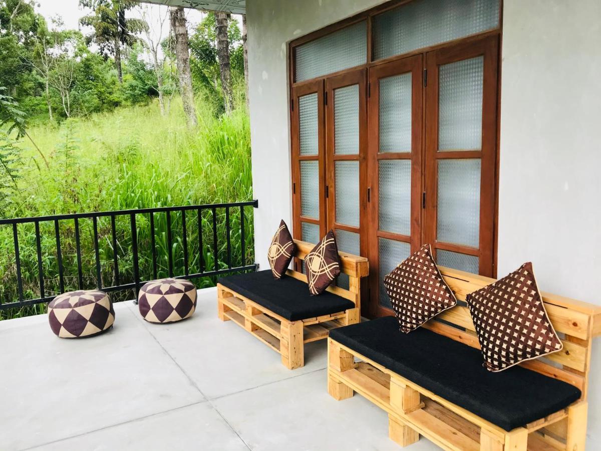 Montes Ella Bed & Breakfast Exterior foto