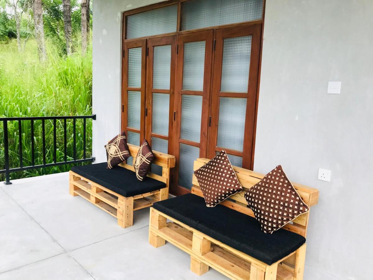 Montes Ella Bed & Breakfast Exterior foto
