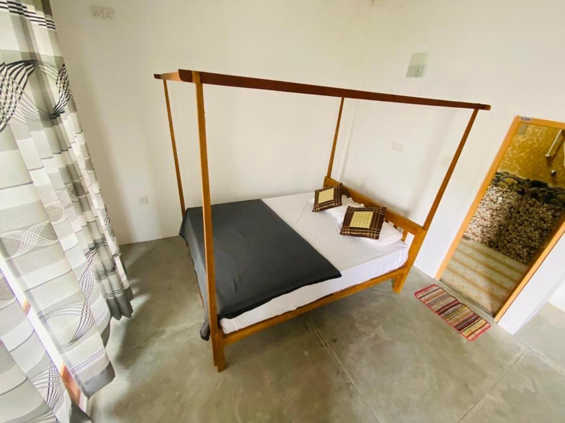 Montes Ella Bed & Breakfast Exterior foto