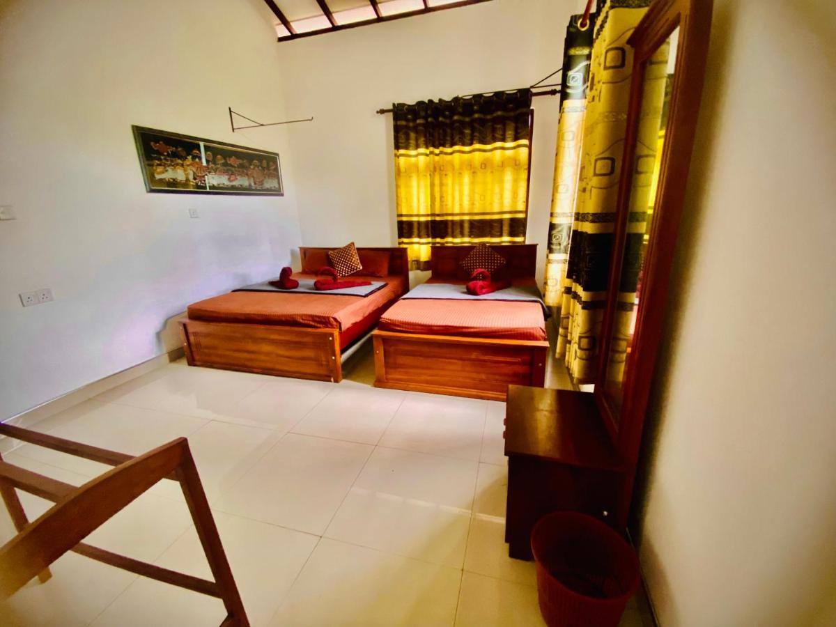 Montes Ella Bed & Breakfast Exterior foto