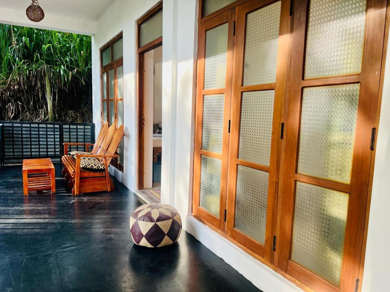 Montes Ella Bed & Breakfast Exterior foto