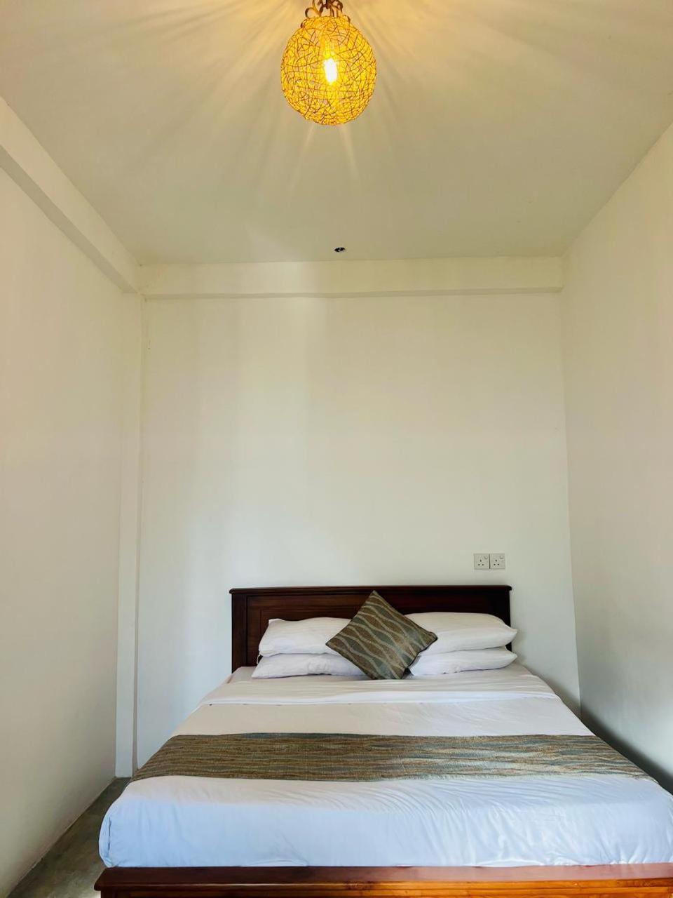 Montes Ella Bed & Breakfast Exterior foto