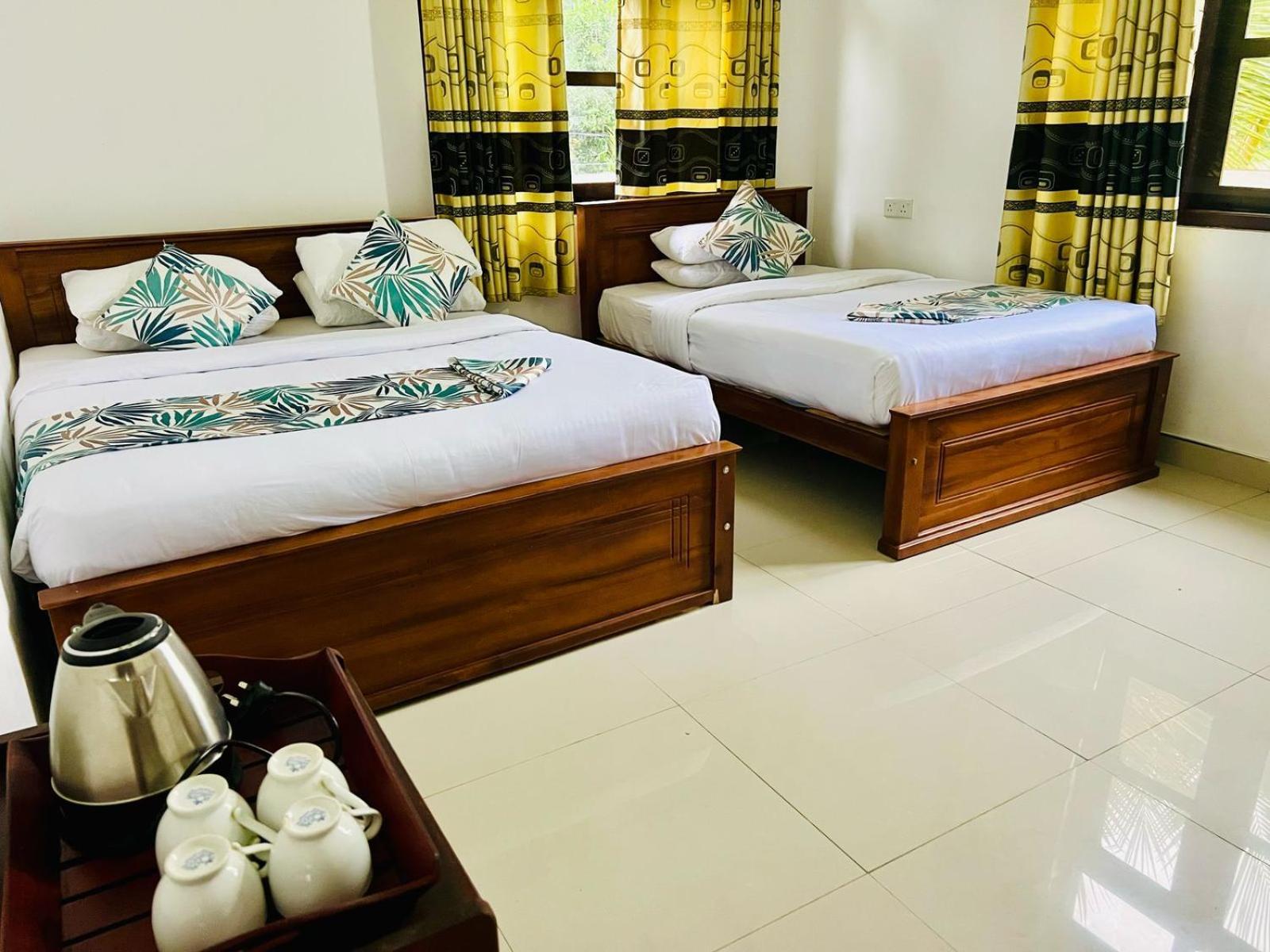 Montes Ella Bed & Breakfast Exterior foto