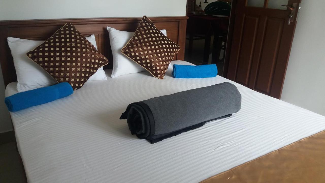 Montes Ella Bed & Breakfast Exterior foto
